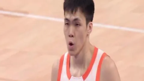 《太阳报独家揭秘：曼联主场餐饮服务大变身，拉爵力促成本缩减新举措！》